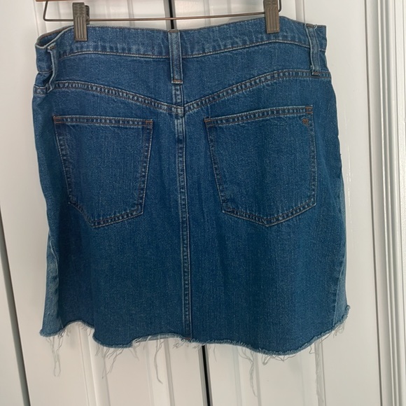 Madewell denim skirt in size 32. Only worn once :)💙 - Picture 3 of 4
